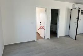 POVLJANA- Stanbena jedinica br. 3- I kat + bazen, Povljana, Appartement