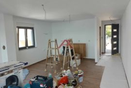 Dramalj, dvoetažni stan, 100 m2, okućnica, pogled!, Crikvenica, Apartamento