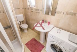 POVLJANA- prostran i etažiran  apartman, Povljana, Flat