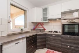 POVLJANA- prostran i etažiran  apartman, Povljana, Appartement