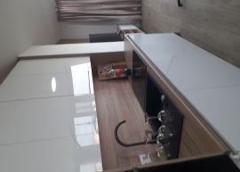 POVLJANA- DVOETAŽNI APARTMAN na obali, Povljana, Apartamento