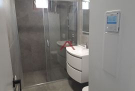 POVLJANA- DVOETAŽNI APARTMAN na obali, Povljana, Stan