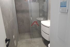 POVLJANA- DVOETAŽNI APARTMAN na obali, Povljana, Stan