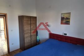 PAKOŠTANE- novouređeni trosobni stan, Pakoštane, Apartamento