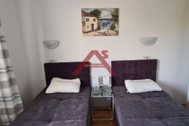 PAKOŠTANE- novouređeni trosobni stan, Pakoštane, Apartamento