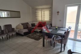 PAKOŠTANE- novouređeni trosobni stan, Pakoštane, Appartement