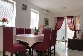 Krk, Klimno apartman sa vrtom, Dobrinj, Daire