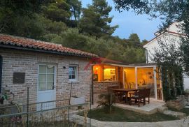 Rab, vrhunski uređena vila, 320 m2, Rab, Σπίτι