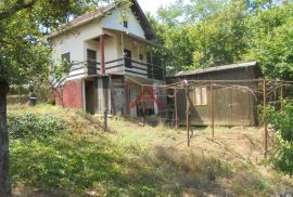 Adamovec, kuća 35 m2 na zemljištu od 994 m2, Sesvete, Haus