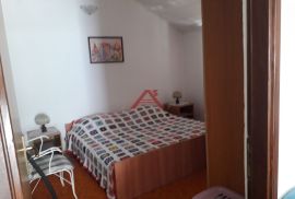 SABUNIKE- KUĆA SA 2 APARTMANA I VRTOM, Privlaka, Kuća