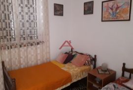 SABUNIKE- KUĆA SA 2 APARTMANA I VRTOM, Privlaka, Famiglia