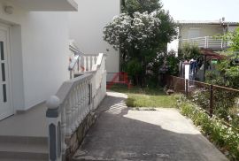 SABUNIKE- KUĆA SA 2 APARTMANA I VRTOM, Privlaka, Famiglia