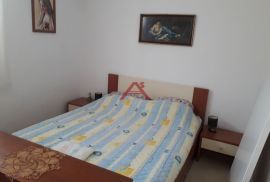 SABUNIKE- KUĆA SA 2 APARTMANA I VRTOM, Privlaka, Kuća