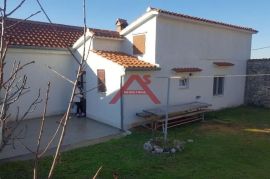 Jadranovo, samostojeća kuća s 3 apartmana, Crikvenica, Maison