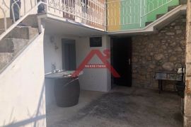 Bribir-kuća s dva stana i dvorištem, Vinodolska Općina, House