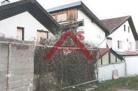 Stambeno poslovni objekt, 1300/1326 m2 na gradilištu 1326 m2, Gornja Dubrava, Famiglia