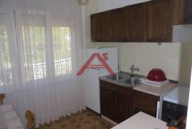 Novi Vinodolski, 3 - sob. stan 84 m2 na I katu s lođom + terasa, Novi Vinodolski, Appartment