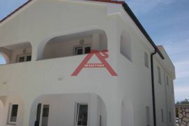 MALINSKA, OTOK KRK, KUĆA SA BAZENOM, NOVOGRADNJA, Malinska-Dubašnica, House