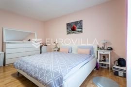 Split, Kman, dvosoban stan na prvom katu, Split, Apartamento