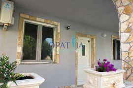 Vir, apartman u prizemlju E1 sa privatnim vrtom blizu mora., Vir, Wohnung