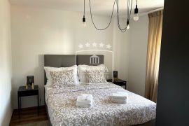 Seline - luksuzna moderna vila s bazenom 477m2! 4 apartmana! 830000€, Starigrad, Haus