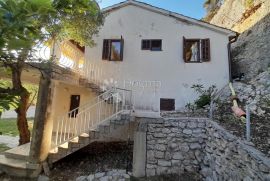 Kuća na dobroj lokaciji u Barbatu. Veliki potencijal, Rab, House