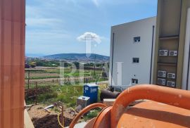 Seget stan 2S+DB sa vrtom 100m2, Seget, Appartamento