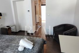 Trogir , Ekskluzivno u našoj agenciji Mini hotel sa restoranom prvi red do mora, Trogir, Famiglia