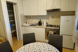 PRILIKA!!KRIMEJA-STAN U VISOKOM PRIZEMLJU 122.000€, Rijeka, Stan