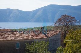 Otok Krk, grad Krk okolica, samostojeća kuća sa bazenom i pogledom na more, Krk, Ev