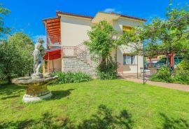 Prilika! Novigrad, stan sa velikom okućnicom 2. red do mora!, Novigrad, Appartement