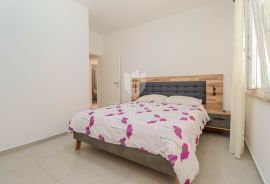 Prilika! Novigrad, stan sa velikom okućnicom 2. red do mora!, Novigrad, Appartement