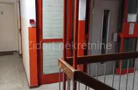 Blok 70, J.Gagarina, izvorno trosoban stan od  80m2, Novi Beograd, Stan