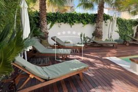Diklo - rezidencijalna villa s bazenom 5 stambenih jedinica! 1080000€, Zadar, Haus