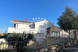 Ugljan - villa 5 apartmana na 2157m2 terenu! Pogled more!!, Preko, Дом