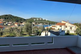 Ugljan - villa 5 apartmana na 2157m2 terenu! Pogled more!!, Preko, Дом