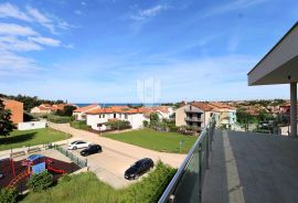 Izvrstan Penthouse sa pogledom na more!, Umag, Flat