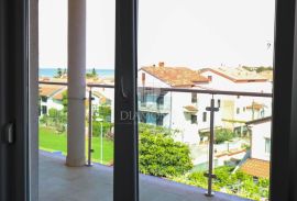 Izvrstan Penthouse sa pogledom na more!, Umag, Flat