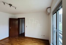 Vrhunski četverosoban stan sa garažom Velešići najam, Novo Sarajevo, Appartement