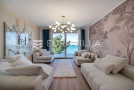 Rovanjska, dizajnerski luksuzan dvosobni stan s pogledom i pristupom plaži NKP 90 m2, Jasenice, Appartement