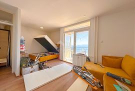RIJEKA, TURNIĆ - stan s balkonom i pogledom na more, 36,70m2, novoadaptirani, Rijeka, Flat
