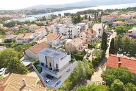 OTOK KRK, GRAD KRK - Troetažni stan s garažom, Krk, Wohnung