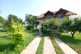 Vila sa bazenom i zemljištem Butmir prodaja, Ilidža, Famiglia
