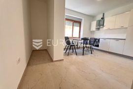 Pula, Centar - dugoročni najam trosobnog stana, 3. kat, NKP 56.54 m2 - PRVI NAJAM, Pula, Appartment