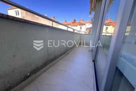 Pula, Centar - dugoročni najam trosobnog stana s balkonom, 2. kat, NKP 49.74 m2 - PRVI NAJAM, Pula, Apartamento