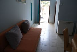 ZADAR, VRSI - Elegantna Apartmanska Kuća s Prostranim Zelenim Dvorištem, Svega 50 Metara od Obale!, Vrsi, بيت