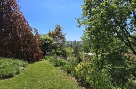 ISTRA, PAZIN - Obiteljska kuća u prirodi s prekrasno uređenom okućnicom, pogled na zelenilo, Pazin - Okolica, Ev