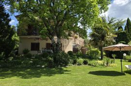 ISTRA, PAZIN - Obiteljska kuća u prirodi s prekrasno uređenom okućnicom, pogled na zelenilo, Pazin - Okolica, Σπίτι