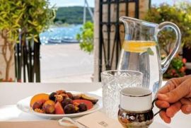 DALMACIJA, TISNO - Boutique hotel prvi red do mora, Tisno, Коммерческая недвижимость