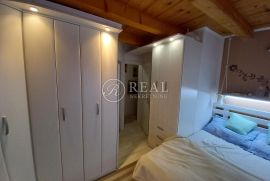 Adaptirana starina ,108 m2 na tri etaže, Šibenik - Okolica, House